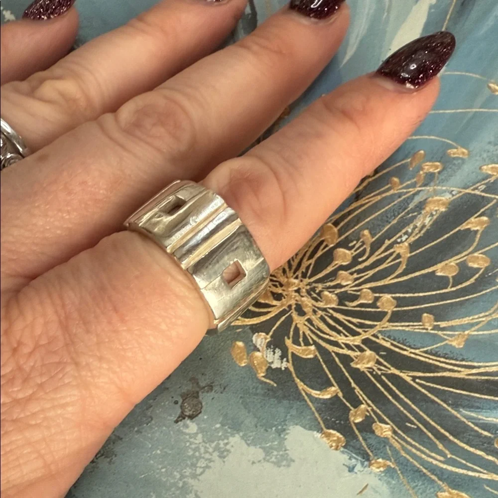 Silver Wide Band Ring Gucci - Picture 2 of 4